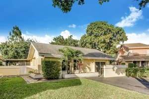 8221 SW 39th Ct, Davie, FL 33328, Sold 03/20/17