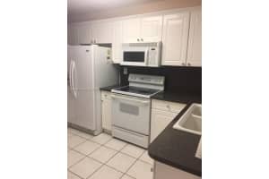 700 SE 9th Ct, Hialeah, FL 33010, Sold 04/20/17