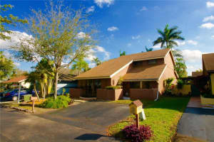 8240 SW 41st St, Davie, FL 33328, Sold 06/13/17