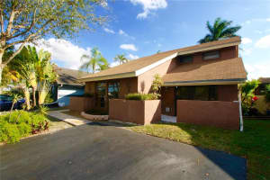 8240 SW 41st St, Davie, FL 33328, Sold 06/13/17
