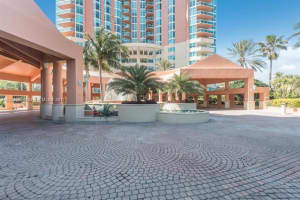 300 South Pointe Dr, Miami Beach, FL 33139, Sold 06/19/17