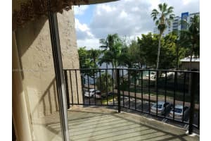 5199 NW 7th St #409e, Miami, FL 33126, Sold 03/31/17
