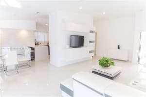 814 NW 106th Ave B1, Miami, FL 33172, Sold 04/24/17