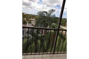 900 NE 195th St, Miami, FL 33179, Sold 09/21/17