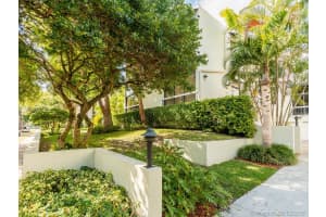 125 E Enid Dr, Key Biscayne, FL 33149, Sold 04/17/17