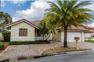 11581 SW 9th Ct, Pembroke Pines, FL 33025, Sold 04/19/17