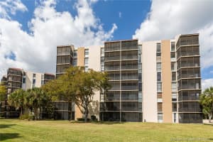 3301 N Country Club Dr, Miami, FL 33180, Sold 07/27/17