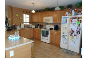 7371 NW 173rd Dr, Hialeah, FL 33015, Sold 08/14/17