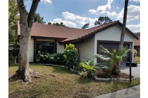 1641 Riverwood Ln, Coral Springs, FL 33071, Sold 05/31/17