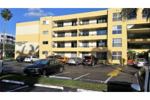 8320 NW 8th St, Miami, FL 33126, Sold 03/27/17