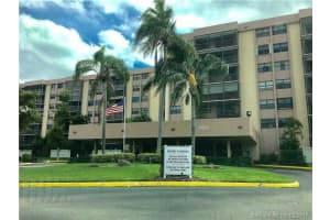 900 NE 195th St, Miami, FL 33179, Sold 06/02/17