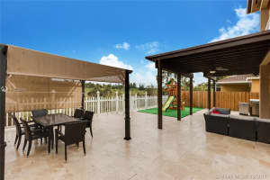 18393 NW 88th Pl, Miami Lakes, FL 33018, Sold 05/16/17