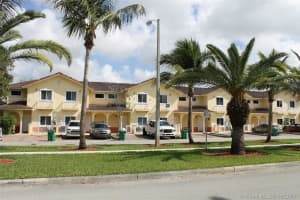 7477 NW 179th St, Hialeah, FL 33015, Sold 06/09/17