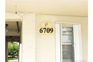 6709 N Kendall Dr, Miami, FL 33156, Sold 07/12/17