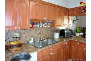 8401 NW 8th St, Miami, FL 33126, Sold 12/18/17