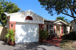 8550 NW 193rd Ln, Hialeah, FL 33015, Sold 05/15/17
