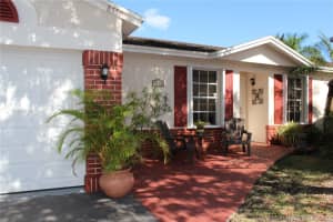 8550 NW 193rd Ln, Hialeah, FL 33015, Sold 05/15/17