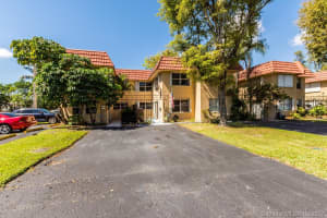 7112 NW 169th St, Hialeah, FL 33015, Sold 07/17/17