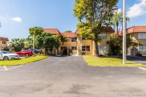7112 NW 169th St, Hialeah, FL 33015, Sold 07/17/17