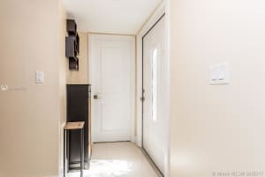 7112 NW 169th St, Hialeah, FL 33015, Sold 07/17/17