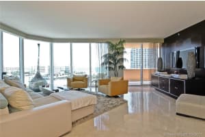 300 South Pointe Dr, Miami Beach, FL 33139, Sold 10/13/17