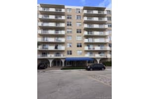 1455 N Treasure Dr PH-E, North Bay Village, FL 33141, Sold 10/30/17