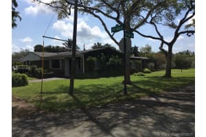529 NW 10th St, Dania Beach, FL 33004, Sold 11/01/17