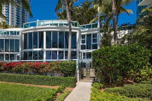 1000 South Pointe Dr, Miami Beach, FL 33139, Sold 05/03/17
