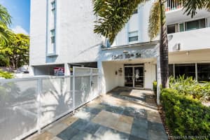 1045 10th St, Miami Beach, FL 33139, Sold 10/31/17