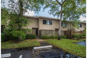 5052 S University Dr, Davie, FL 33328, Sold 05/24/17
