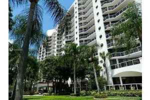 3610 Yacht Club Dr, Miami, FL 33180, Sold 08/01/17