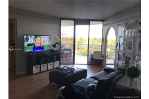 3610 Yacht Club Dr, Miami, FL 33180, Sold 08/01/17