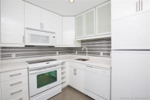 3101 N Country Club Dr, Aventura, FL 33180, Sold 11/20/17