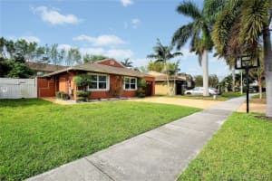 9802 SW 59th St, Cooper City, FL 33328, Sold 07/31/17