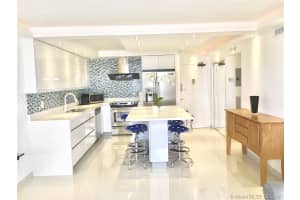 401 Ocean Dr, Miami Beach, FL 33139, Sold 05/25/17