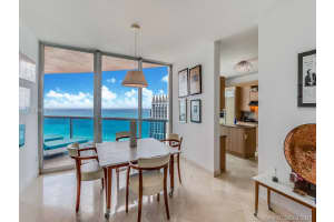 300 South Pointe Dr, Miami Beach, FL 33139, Sold 10/27/17