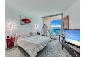 300 South Pointe Dr, Miami Beach, FL 33139, Sold 10/27/17