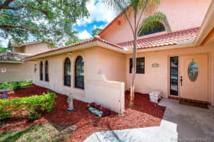 1910 E Oak Knoll Cir, Davie, FL 33324, Sold 06/19/17