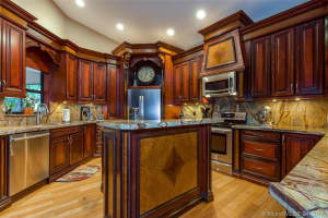 1910 E Oak Knoll Cir, Davie, FL 33324, Sold 06/19/17