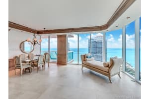 300 South Pointe Dr, Miami Beach, FL 33139, Sold 10/27/17