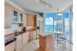 300 South Pointe Dr, Miami Beach, FL 33139, Sold 10/27/17