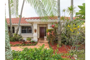 9830 N Oak Knoll Cir, Davie, FL 33324, Sold 05/31/17