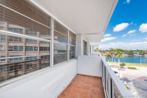 5313 Collins Ave, Miami Beach, FL 33140, Sold 08/10/17