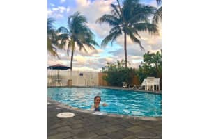 335 Ocean Dr, Miami Beach, FL 33139, Sold 08/15/17