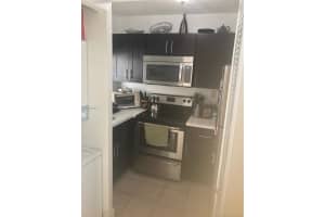 8075 NW 7th St, Miami, FL 33126, Sold 07/31/17