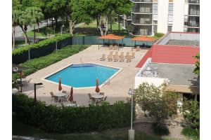 3301 N Country Club Dr, Miami, FL 33180, Sold 07/31/17