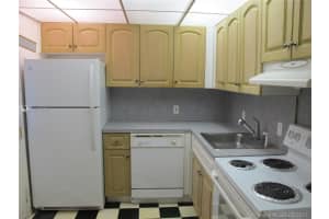 3301 N Country Club Dr, Miami, FL 33180, Sold 07/31/17