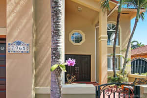 7965 NW 186th Terrace, Hialeah, FL 33015, Sold 07/19/17