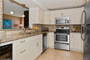 400 Leslie Dr, Hallandale Beach, FL 33009, Sold 10/19/17