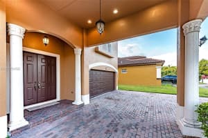 18052 NW 91st Ct, Hialeah, FL 33018, Sold 10/16/17